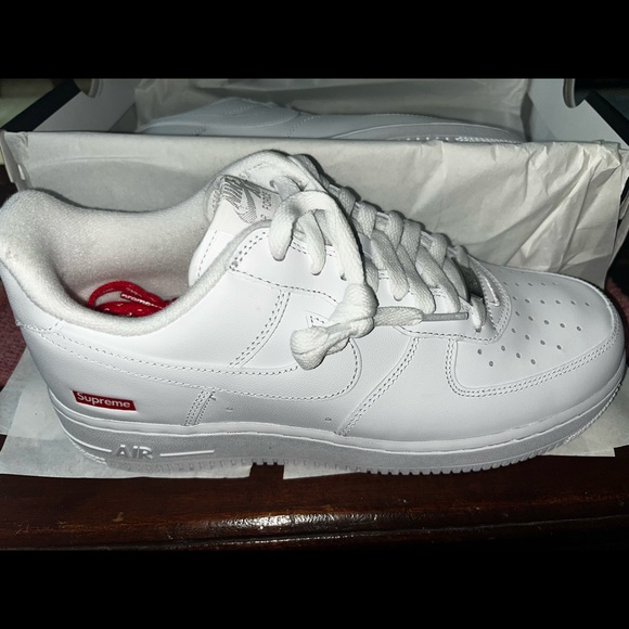 Nike | supreme x Air Force 1 Low’ | Box logo - white | size M8.5 | Brand new!! - Picture 11 of 13